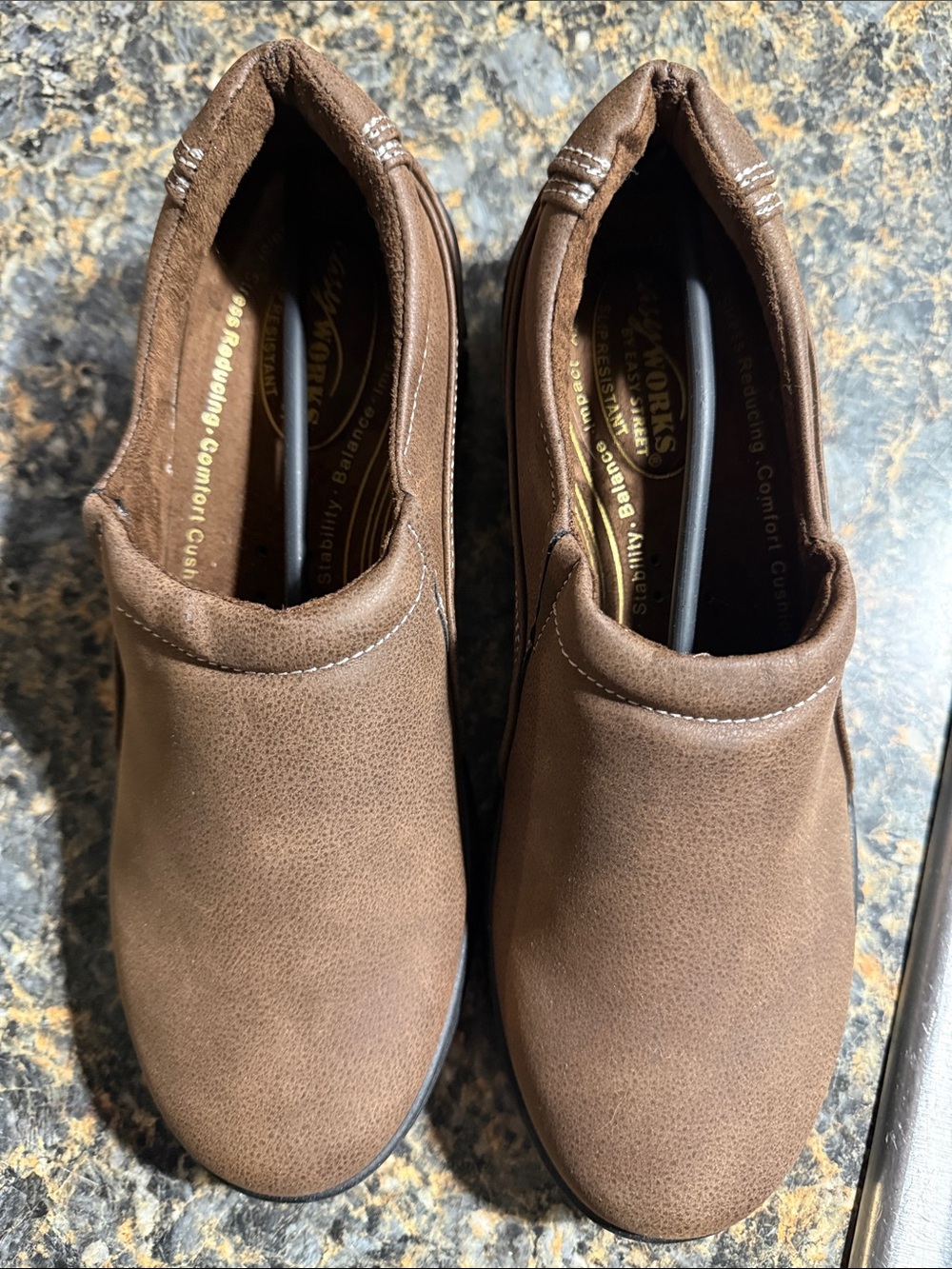 Easy Works by Easy Street Jayn women’s clogs Brown